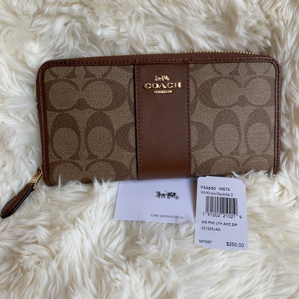 COACH Accordion Zip Wallet In Signature Canvas